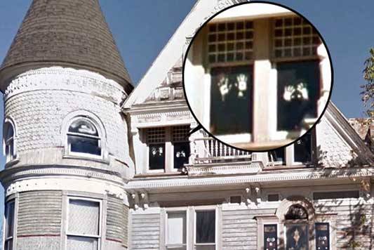 Está à venda (e muito barata) a famosa casa assombrada descoberta pelo Google Street View