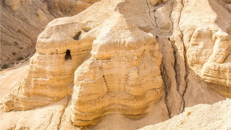 Manuscritos do Mar Morto foram encotrados na caverna de Qumran entre 1947 e 1956.