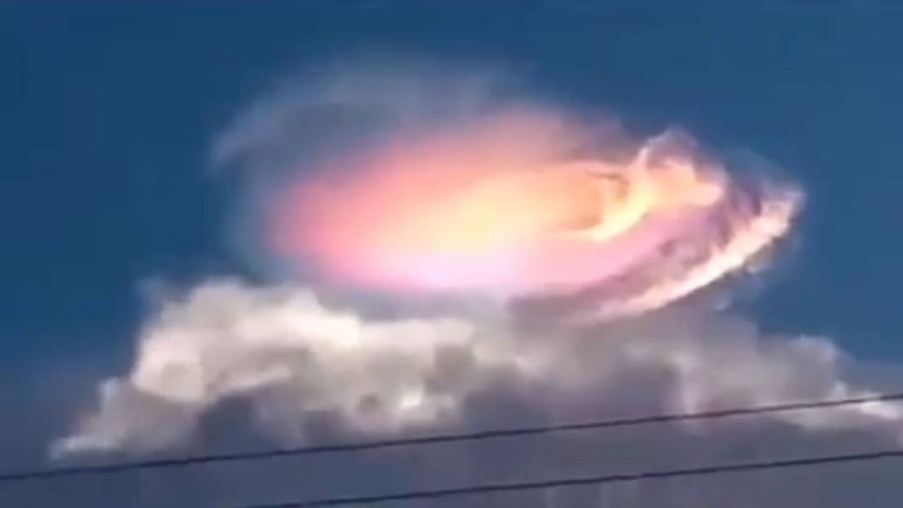 -Mais uma vez, um fenômeno tão belo quanto estranho ocorreu no Brasil. É um evento chamado «arco circumhorizontal»...