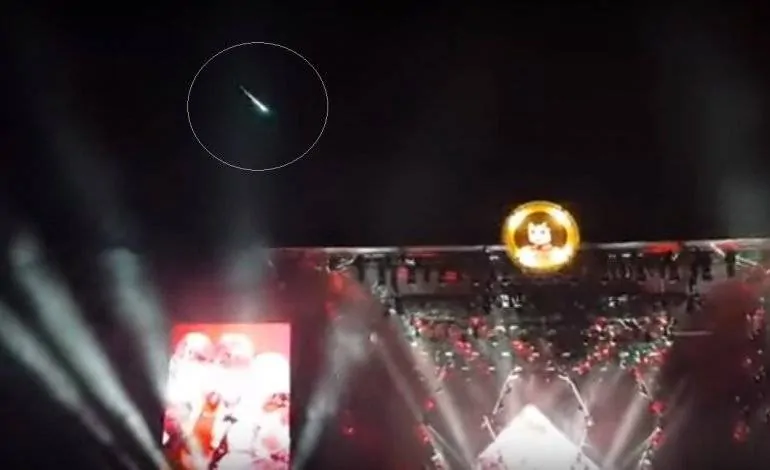 Concerto do Foo Fighters é presenteado por um «meteoro brilhante»