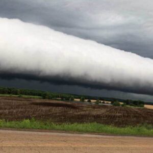 Uma estranha e misteriosa nuvem tubular se estende por vários quilômetros nos EUA ao longo do Tennessee