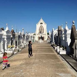 Capela de São Roque: Um Santuário da Vida em um Cemitério