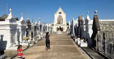 Capela de São Roque: Um Santuário da Vida em um Cemitério