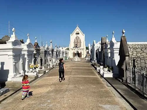 Capela de São Roque: Um Santuário da Vida em um Cemitério
