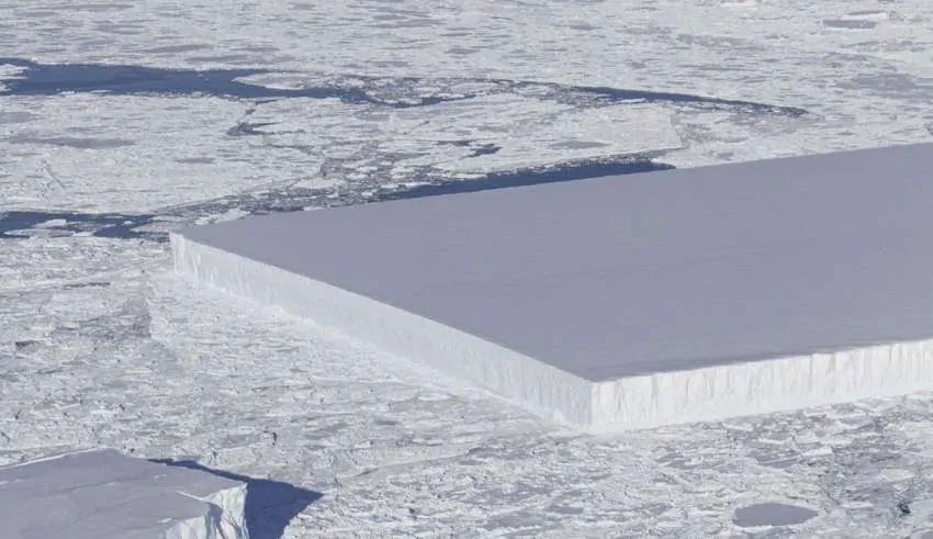 NASA publica a imagem de um misterioso iceberg perfeitamente retangular