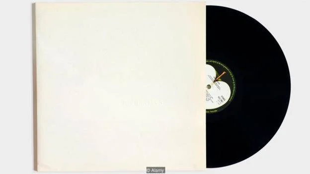 A manga, desenhada pelo artista pop Richard Hamilton, ficou famosa em branco