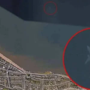 Avistado um misterioso avião no Google Earth submerso sob o mar perto da costa da Escócia