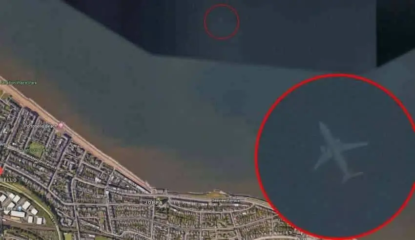 Avistado um misterioso avião no Google Earth submerso sob o mar perto da costa da Escócia