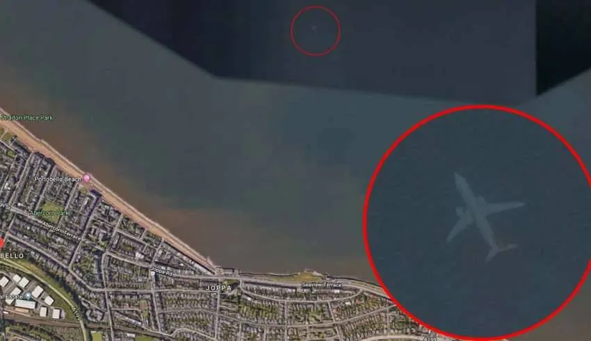 Avistado um misterioso avião no Google Earth submerso sob o mar perto da costa da Escócia