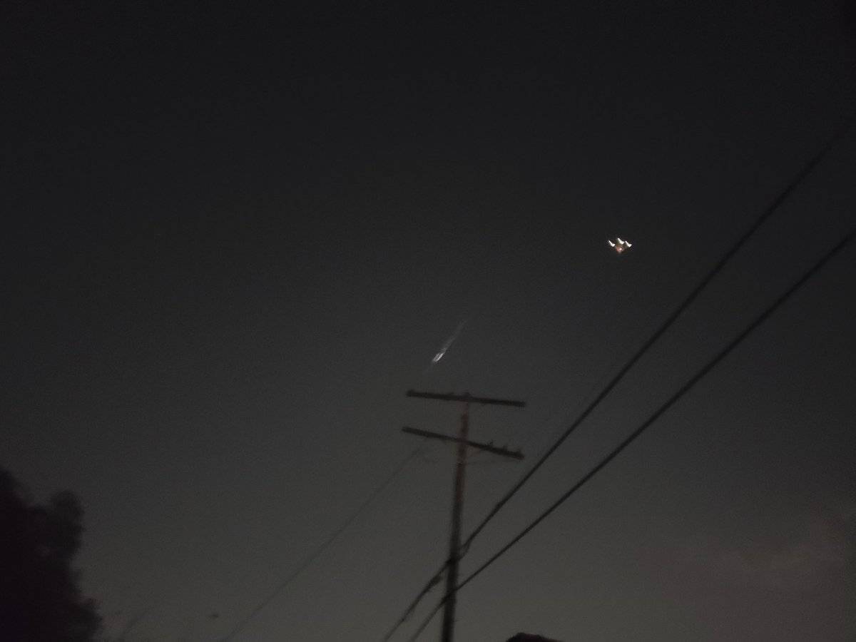 Webb conseguiu capturar uma imagem do fenômeno, uma imagem que definitivamente faz o evento parecer mais um rastro luminoso, possivelmente sugerindo um meteoro atravessando a atmosfera. Apenas alguns dias antes, dois motoristas separados no Arizona foram abalados quando objetos não identificados atingiram seus veículos, destruindo o teto solar e danificando o para-brisa do outro.