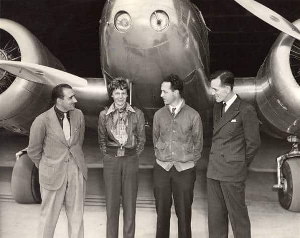 Pioneira da aviação americana Amelia Earhart