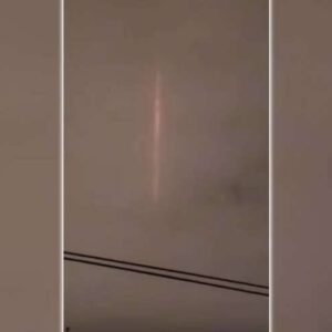 Um misterioso pilar de luz aparece sobre Canadá