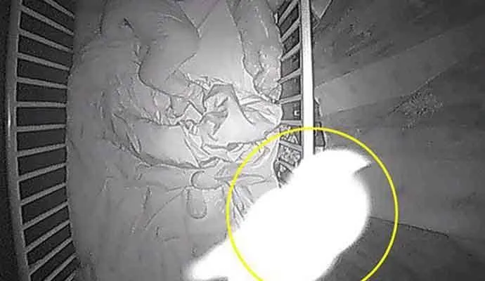 Kerri Waterworth acredita que é o fantasma da bisavó de seu filho Ellis Gooch, Elizabeth ‘Peggy’ Gooch, que morreu aos 90 anos e estava com a criança antes de morrer em 2016.