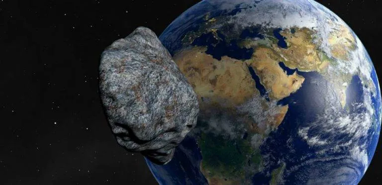 NASA adverte que um asteroide maior que a grande Pirâmide de Gizé está se aproximando e poderia atingir a Terra