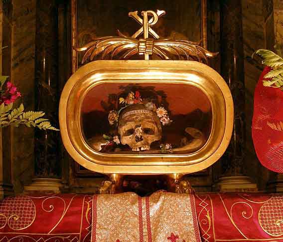 Crânio atribuído a São Valentim, na Basílica Santa Maria in Cosmedin, em Roma