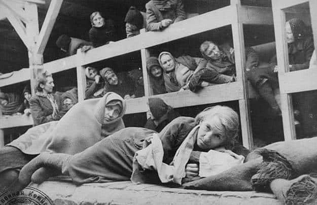 Mulheres em um barracão de Auschwitz, em 27 de janeiro de 1945, dia da libertação