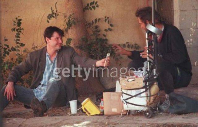 Em setembro de 1997 Keanu Reeves, que agora tem milhões de dólares, decidiu passar uma manhã em West Hollywood com um sem-teto, conversando, partilhando e tratando como igual.