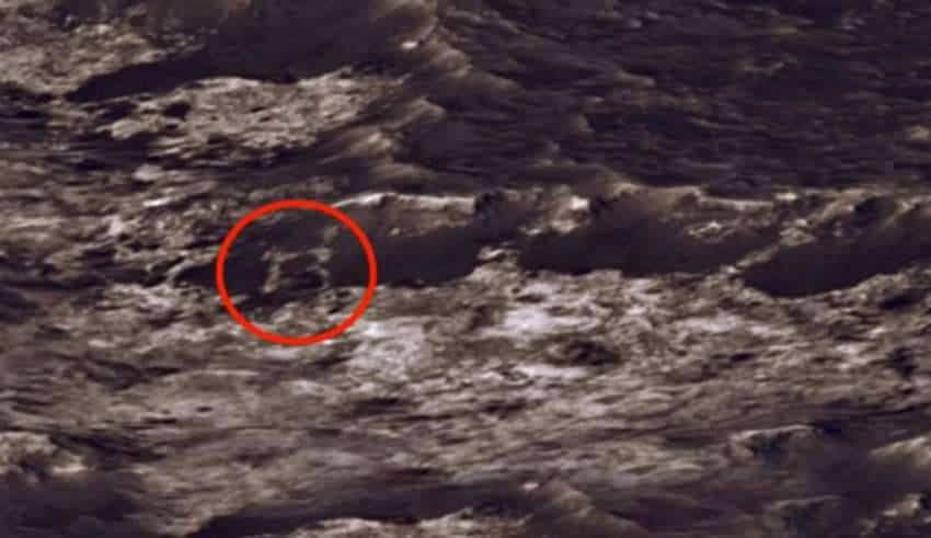 letra 'B' em uma foto de Marte enviada pelo rover da NASA Curiosity