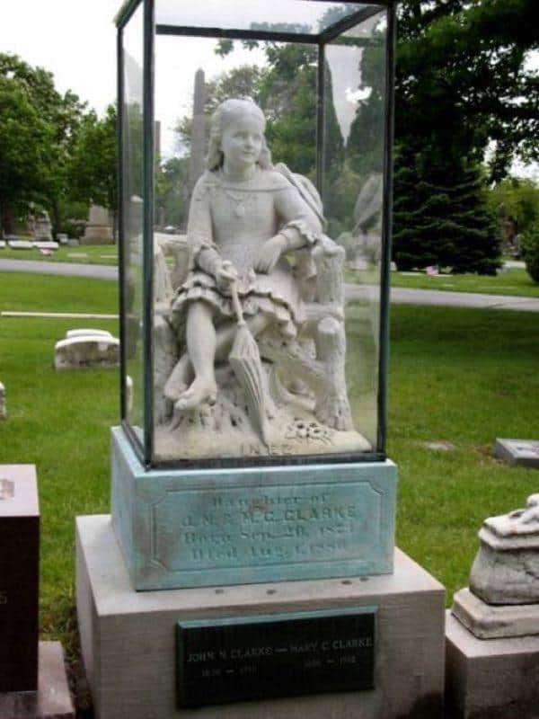 O estranho mistério da estátua fúnebre de Inez Clarke