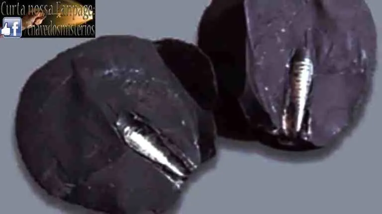 Um artefato impossível encontrado nos restos de um meteorito