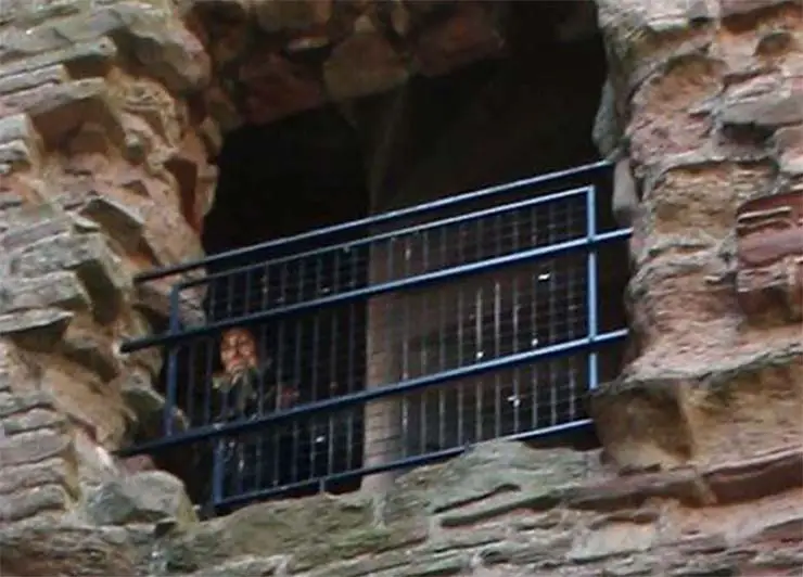 A foto de um fantasma em um castelo escocês continua sem explicação mais de 10 anos depois