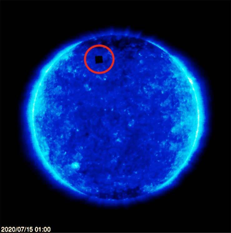 Imagem da NASA mostra um cubo dez vezes maior que a Terra perto do Sol