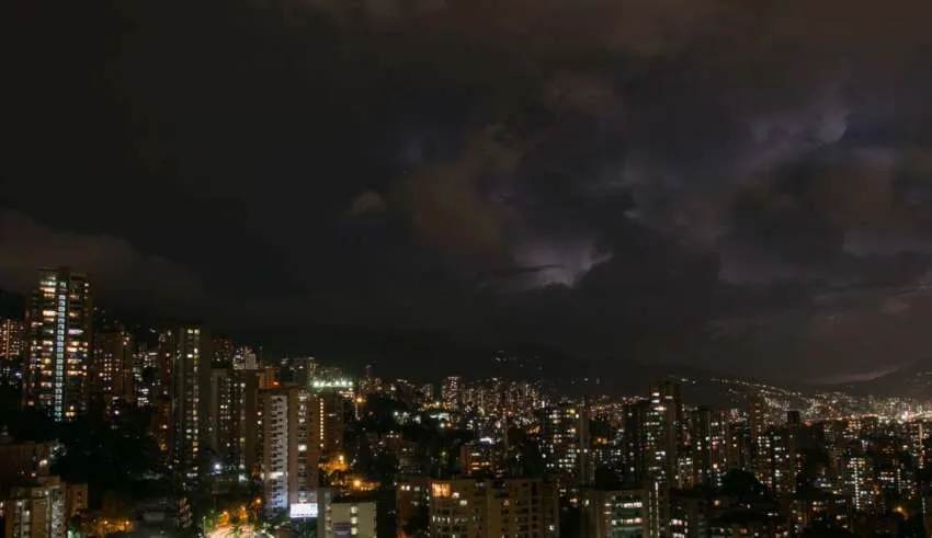 Milhares de pessoas ouvem sons apocalípticos em uma cidade na Colômbia