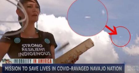 OVNI em forma de charuto aparece durante um noticiário da NBC sobre a nação Navajo no Arizona