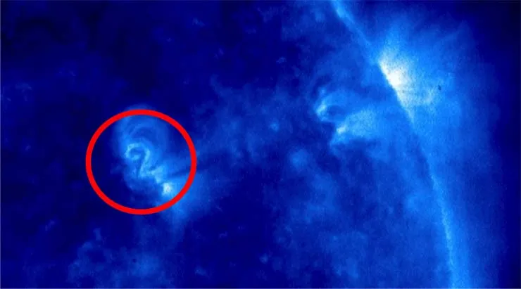 Uma imagem da NASA mostra o número “2” na superfície do Sol