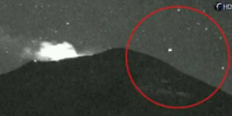 Um OVNI foi gravado saindo do interior do vulcão Popocatépetl