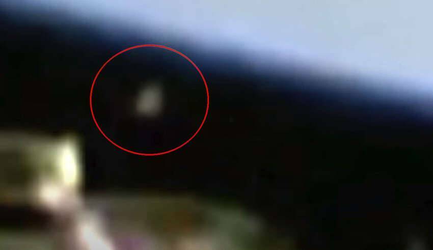 Um misterioso 'objeto metálico' aparece várias vezes perto da Estação Espacial Internacional