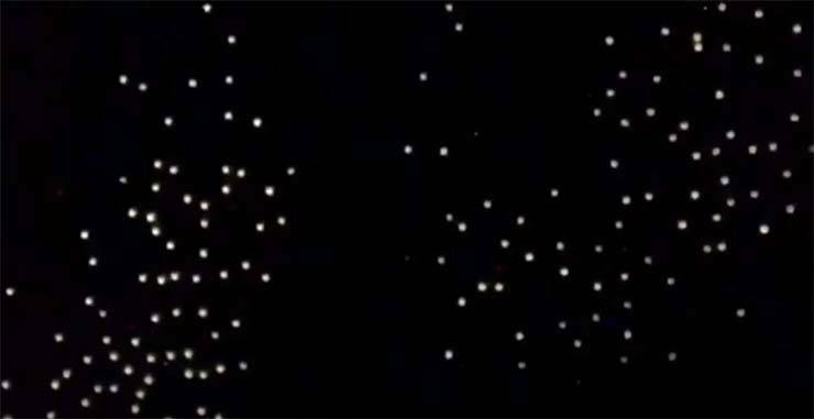 A Estação Espacial Internacional filma uma frota de centenas de OVNIs se aproximando da Terra