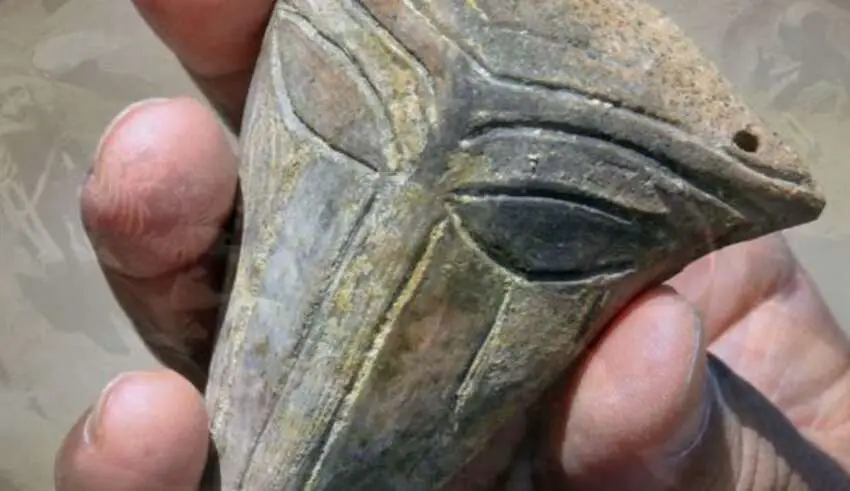 Arqueólogos encontram máscara alienígena de 6.000 anos na Bulgária
