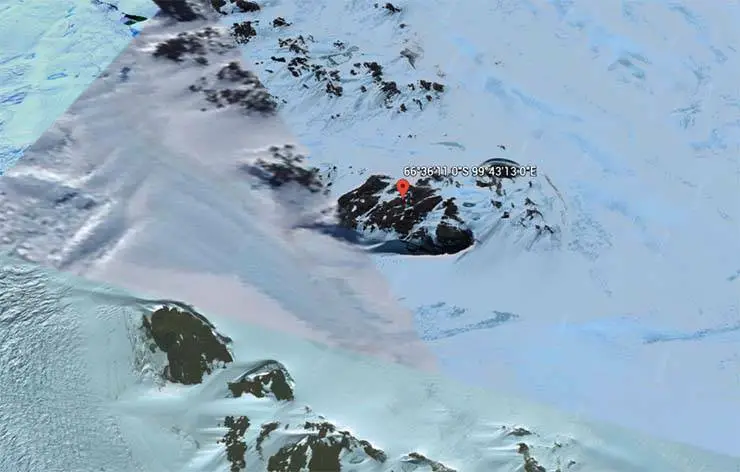 Imagem de satélite mostra a entrada de uma base nazista ou alienígena na Antártica