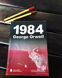 O novo normal George Orwell já previa tudo isso em 1984