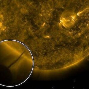 Novos relatórios sobre as enormes esferas drenando energia do sol