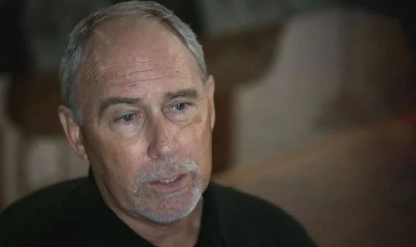 Autor James Huston. Autor James Huston.