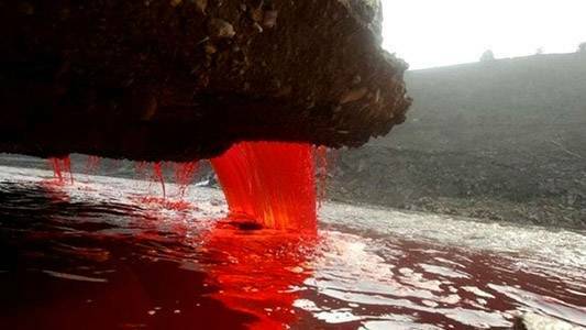 cachoeiras vermelho-sangue