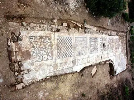 Que tipo de mosaico os antigos romanos faziam?