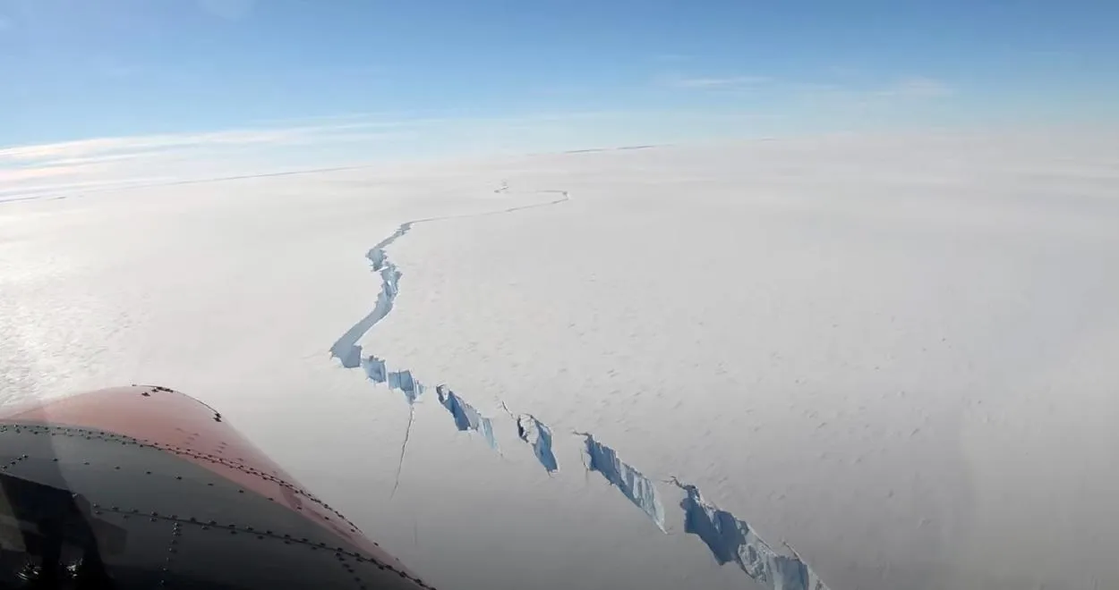 Um iceberg gigante do tamanho de Londres acaba de ser desalojado da Antártica