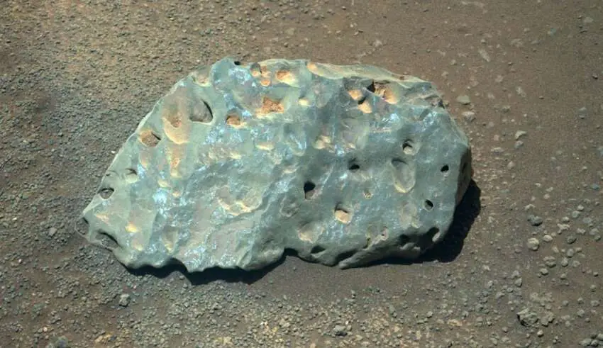 O misterioso objeto azul em Marte e a NASA não consegue identificá-lo!