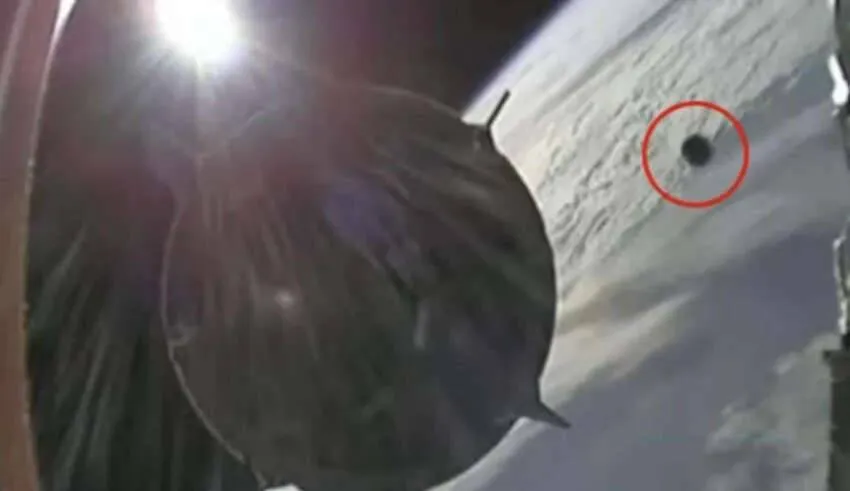 NASA reconhece que um OVNI quase atingiu o foguete SpaceX
