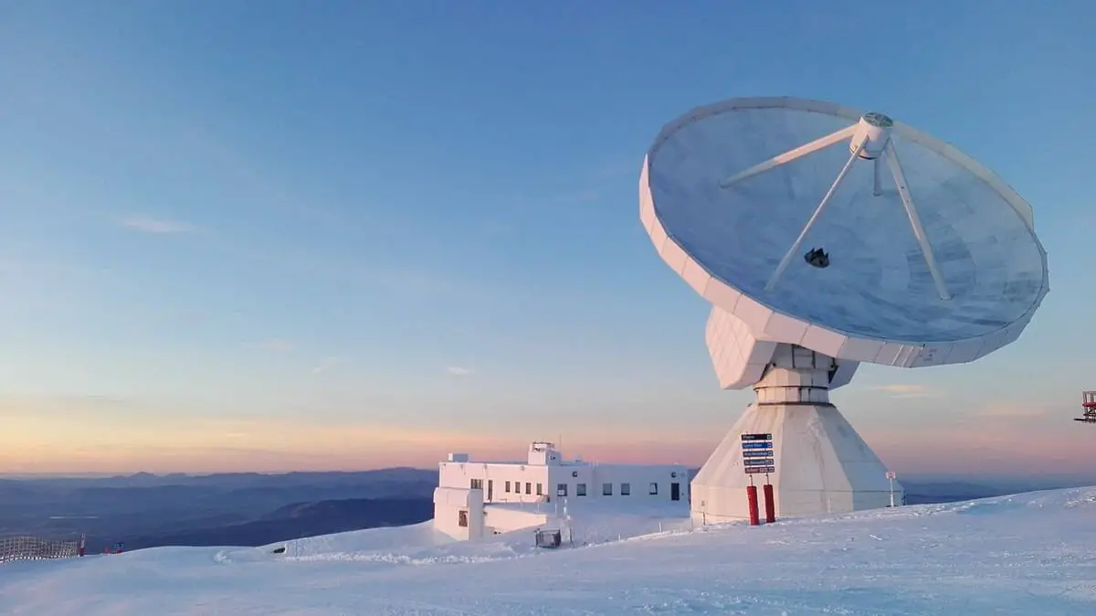 O telescópio IRAM de 30 metros é um radiotelescópio para observações astronômicas na faixa milimétrica de comprimentos de onda.