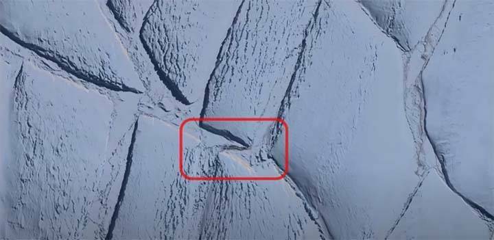 A estrutura descoberta na Antártica tem cerca de 300 metros de comprimento e cerca de 50 metros de largura.