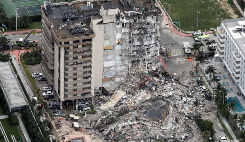 Imagem aérea do prédio logo após o desastre.