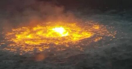 Um oleoduto se rompe e “olho de fogo” incendeia o oceano no Golfo do México