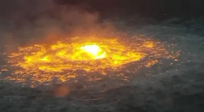 Um oleoduto se rompe e “olho de fogo” incendeia o oceano no Golfo do México