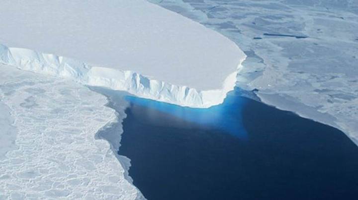 A geleira Thwaites da Antártica enfrenta um ataque de calor do céu, do mar e do subsolo.