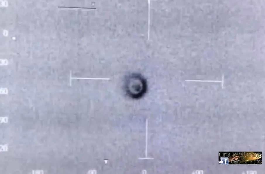 Helicóptero da polícia registra um objeto misterioso invisível ao olho humano