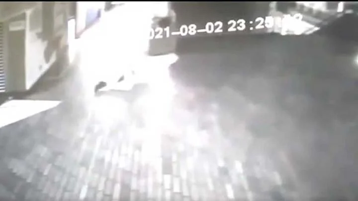 Imagem retirada do vídeo. Prefeito colombiano publica vídeo de fantasma atacando segurança